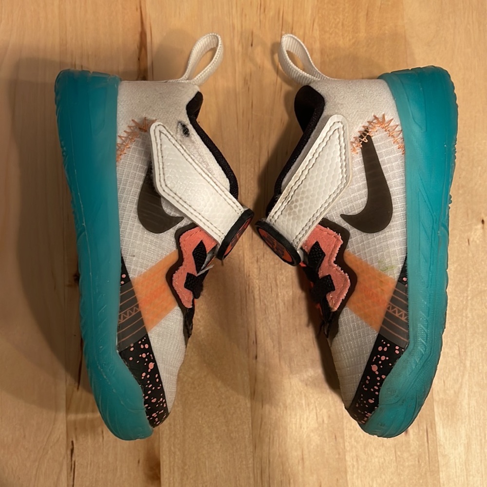Nike Lebron XVIII LOW (TD) boys 5c sneakers - Picture 3 of 7
